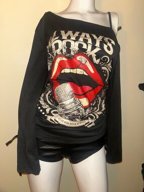 Black Off-Shoulder Rock Graphic Long Sleeve Top - Red Lip Microphone Print